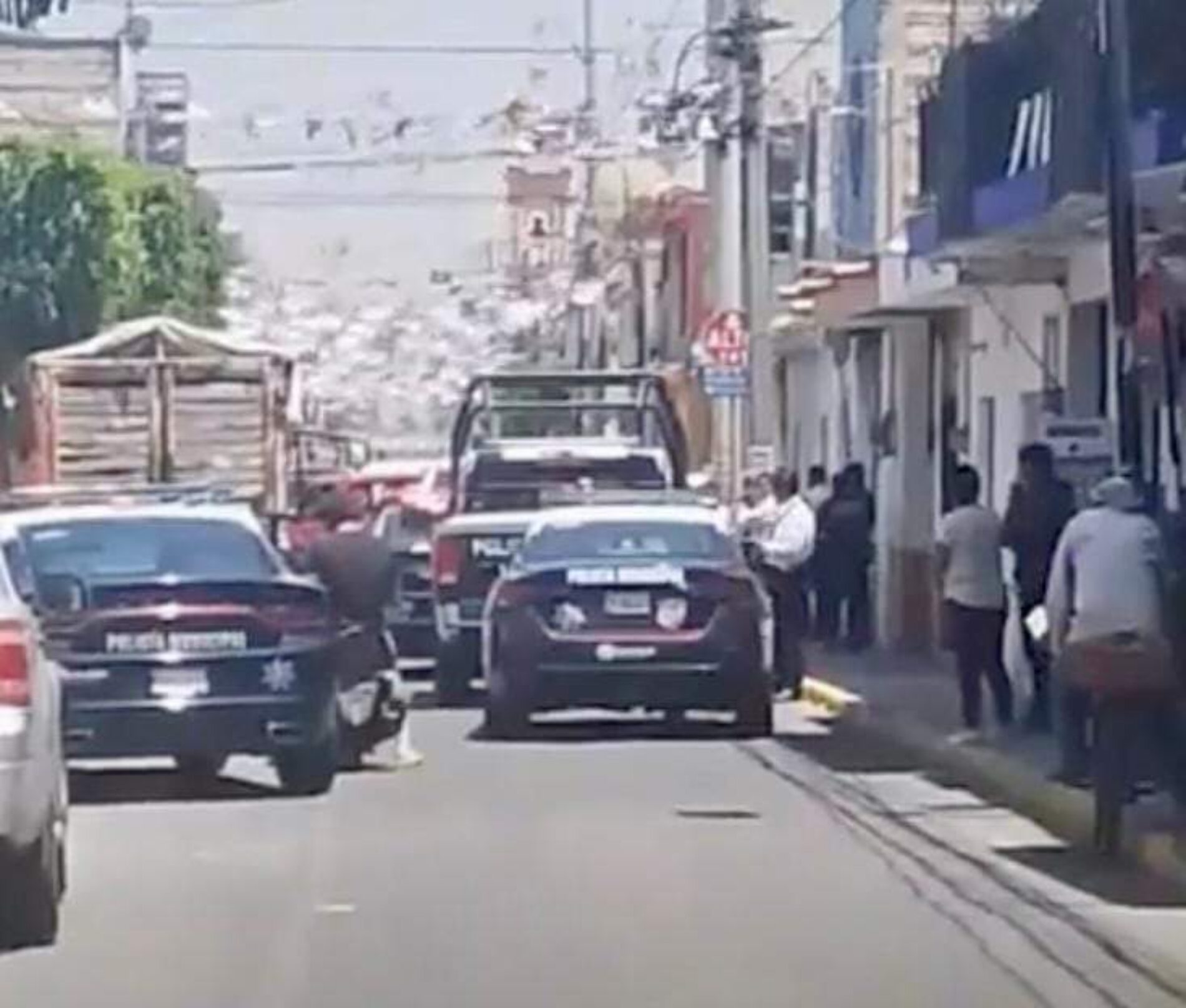 EN PERSECUCIÓN POLICIAS DE SAN ANDRÉS CHOLULA DETIENEN A 2 CAMIONETAS