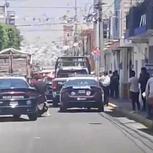EN PERSECUCIÓN POLICIAS DE SAN ANDRÉS CHOLULA DETIENEN A 2 CAMIONETAS