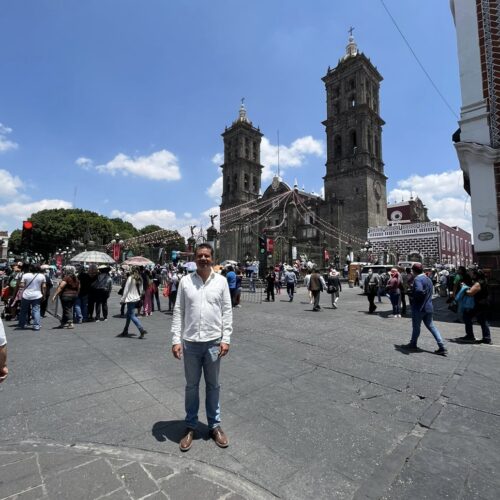 Julio Lorenzini nos lleva a turistear a la procesión de Semana Santa en Puebla