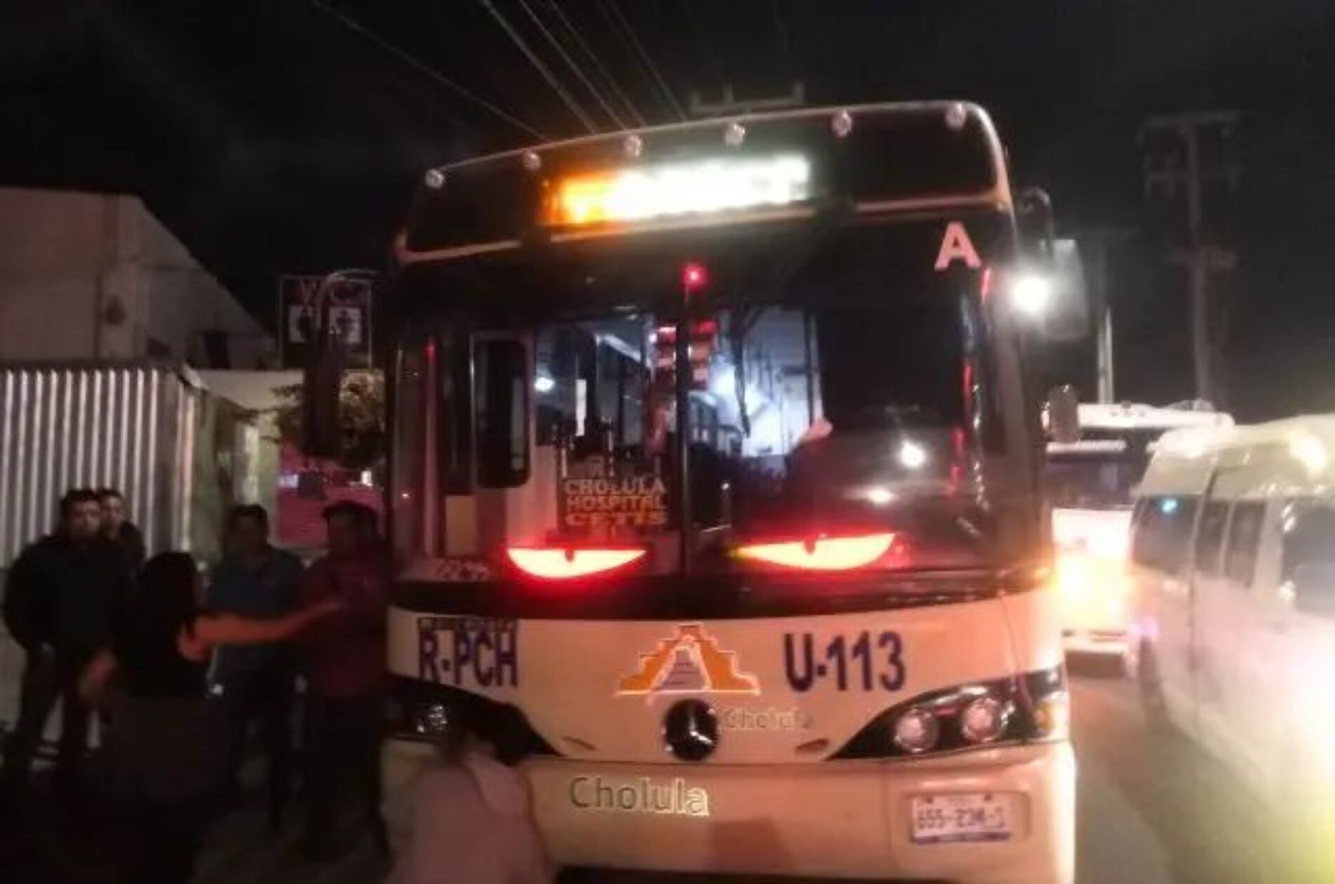 VIOLENTO ASALTO A CHOLULTECAS EN EL DIRECTO