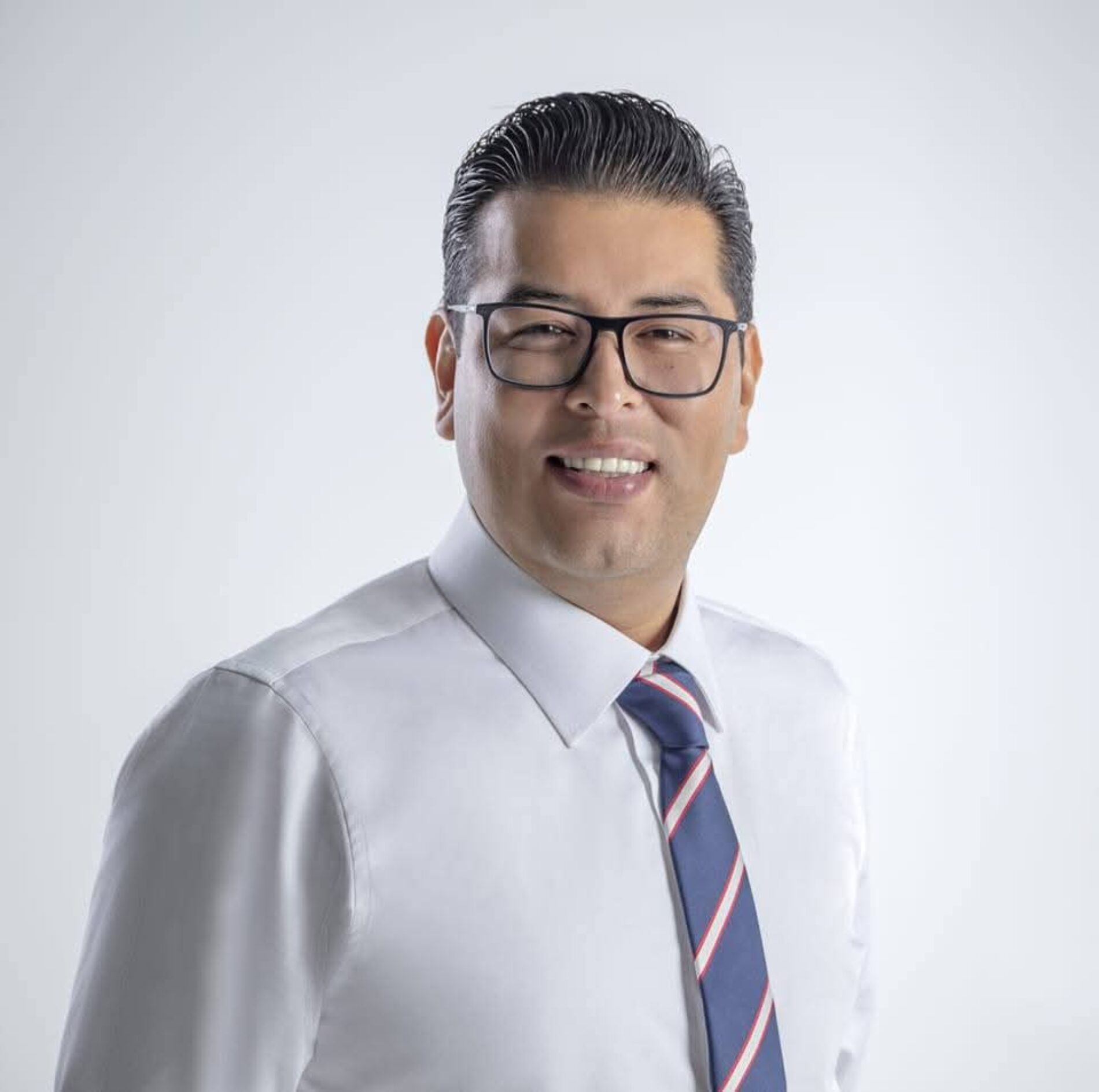 EL JOVEN POLÍTICO POBLANO CON ESTRELLA