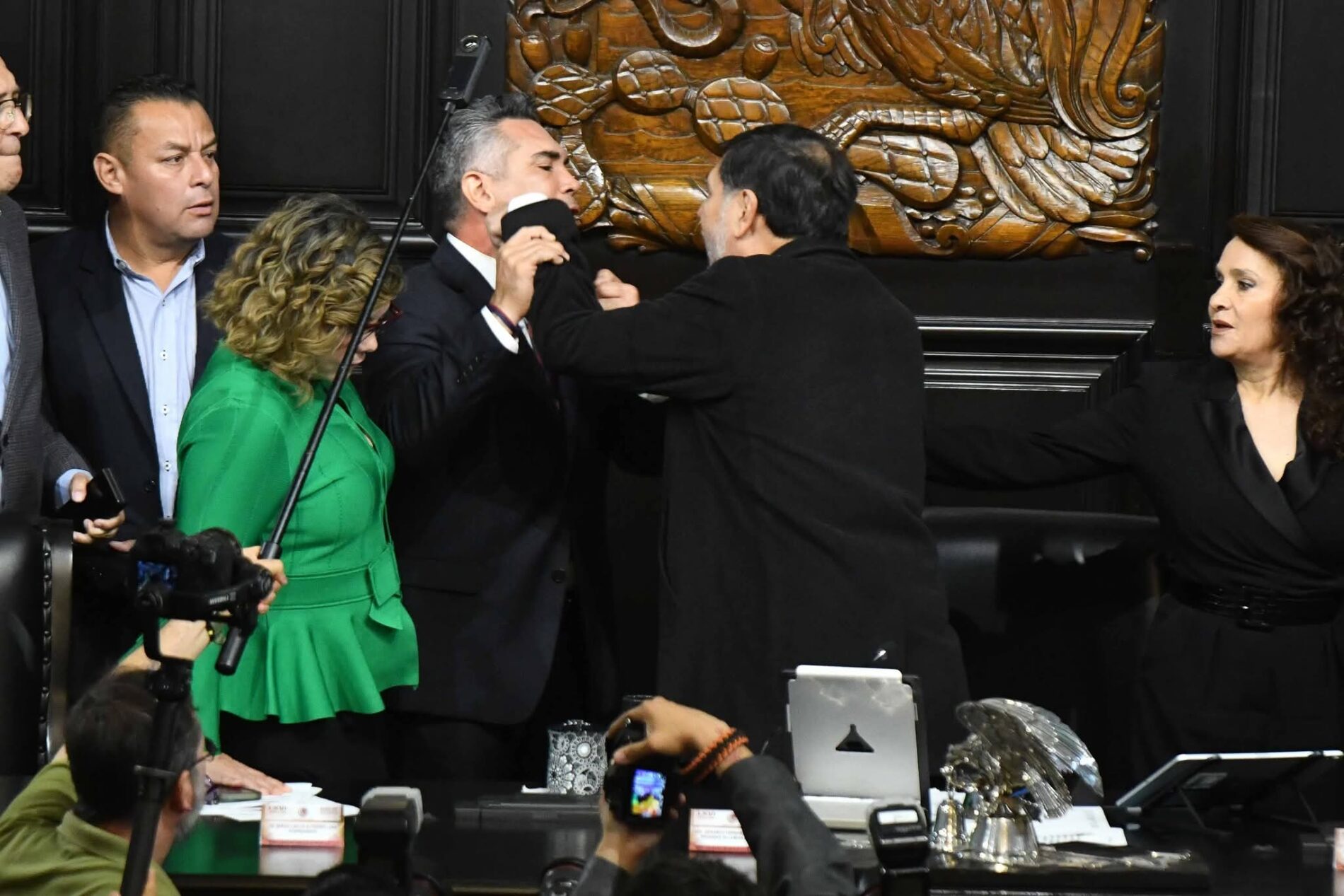 A GOLPES TERMINAN FERNANDEZ NOROÑA Y ALITO MORENO