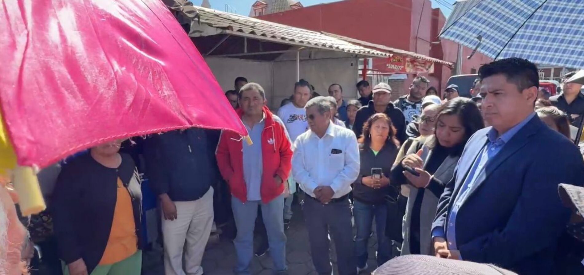 SE MANIFIESTAN POR PANTEÓN