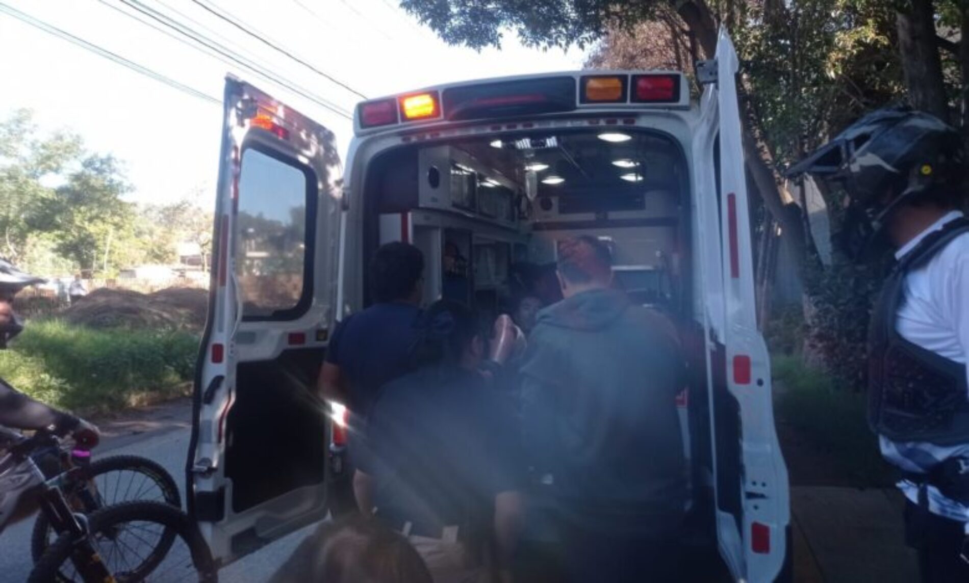 CICLISTAS DEL ZAPOTECAS SE AGARRAN A NAVAJAZOS