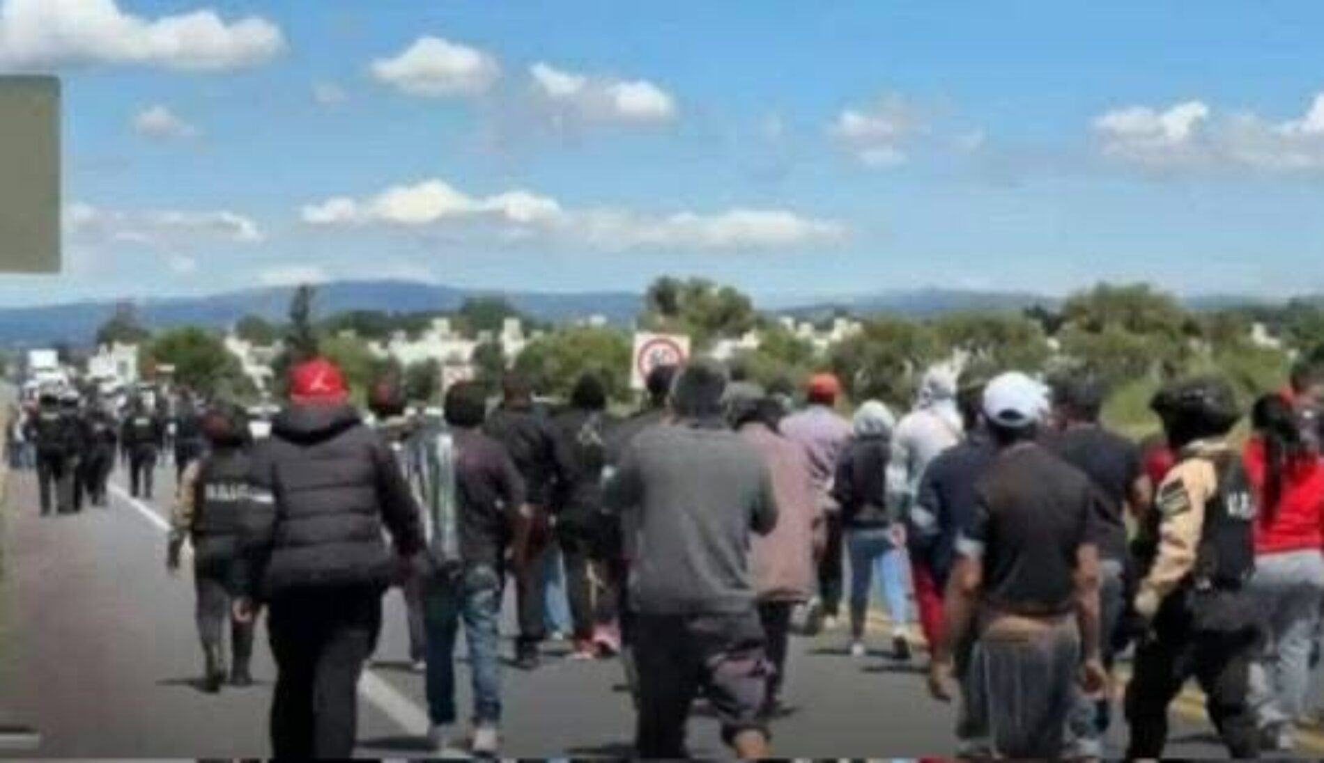 SE ENFRENTAN EN PERIFERICO Y LA AUTOPISTA A TLAXCALA