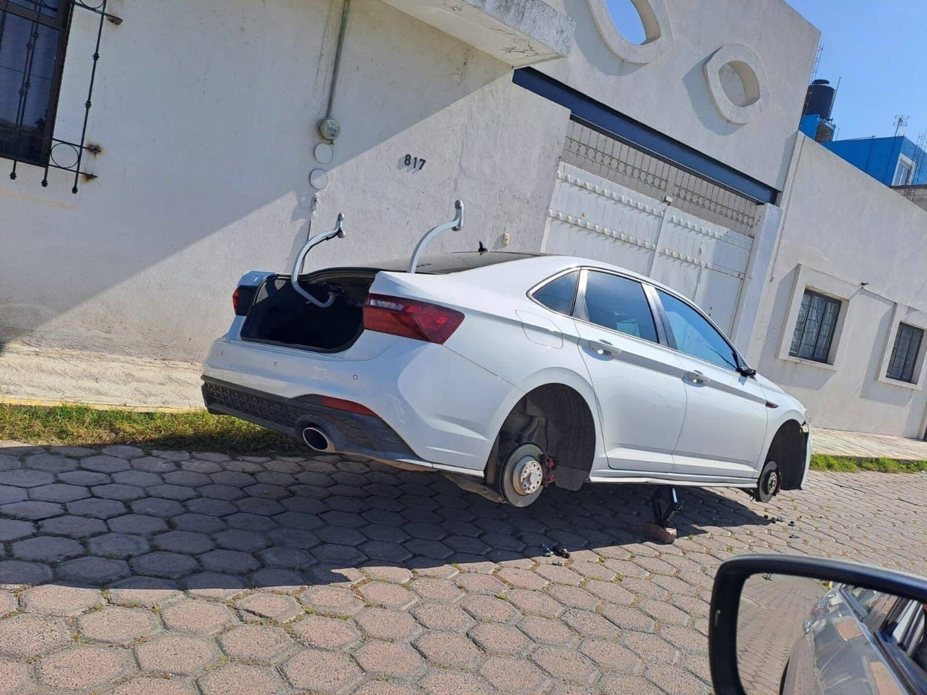 NO SE LO ROBARON PORQUE LOS LADRONES NO QUISIERON