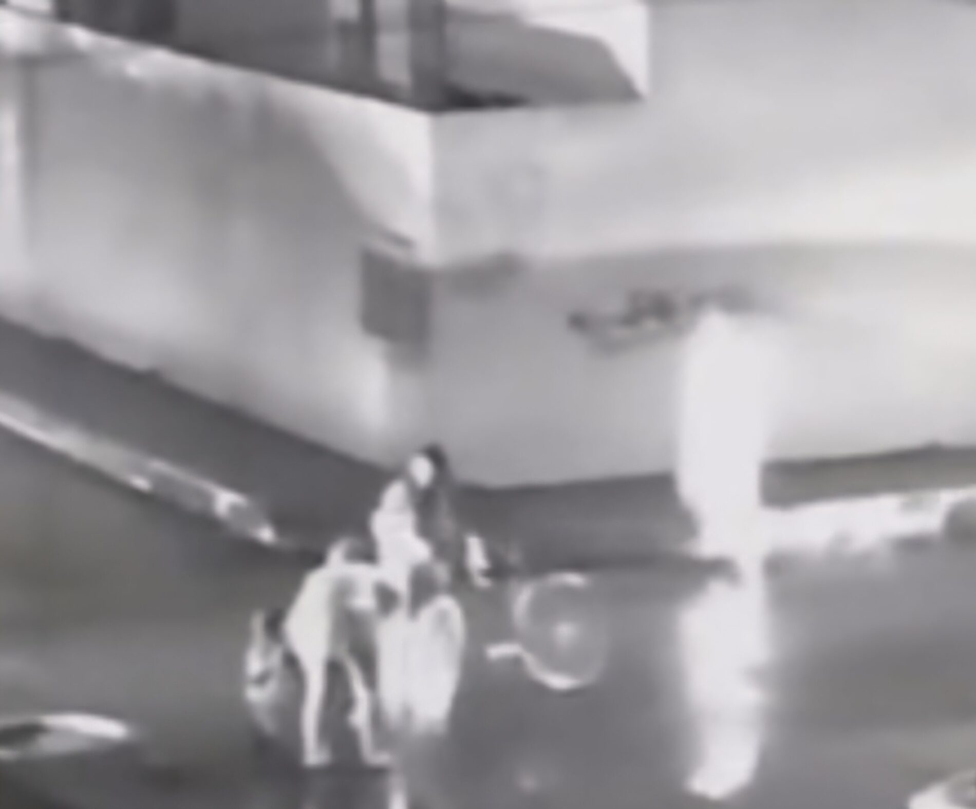 CASI MUERE AL CAER EN UN BACHE