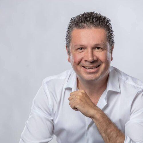 JULIO LORENZINI PIDE AUTOS Y DEPAS PARA UNIVERSITARIOS