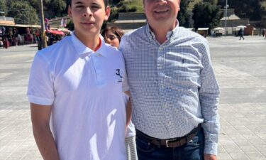 JULIO LORENZINI ENTREGA BECAS