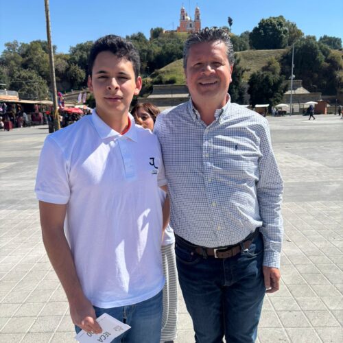 JULIO LORENZINI ENTREGA BECAS